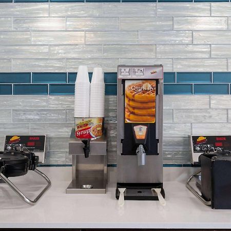 La Quinta Inn By Wyndham Indianapolis Airport Executive Dr Екстериор снимка
