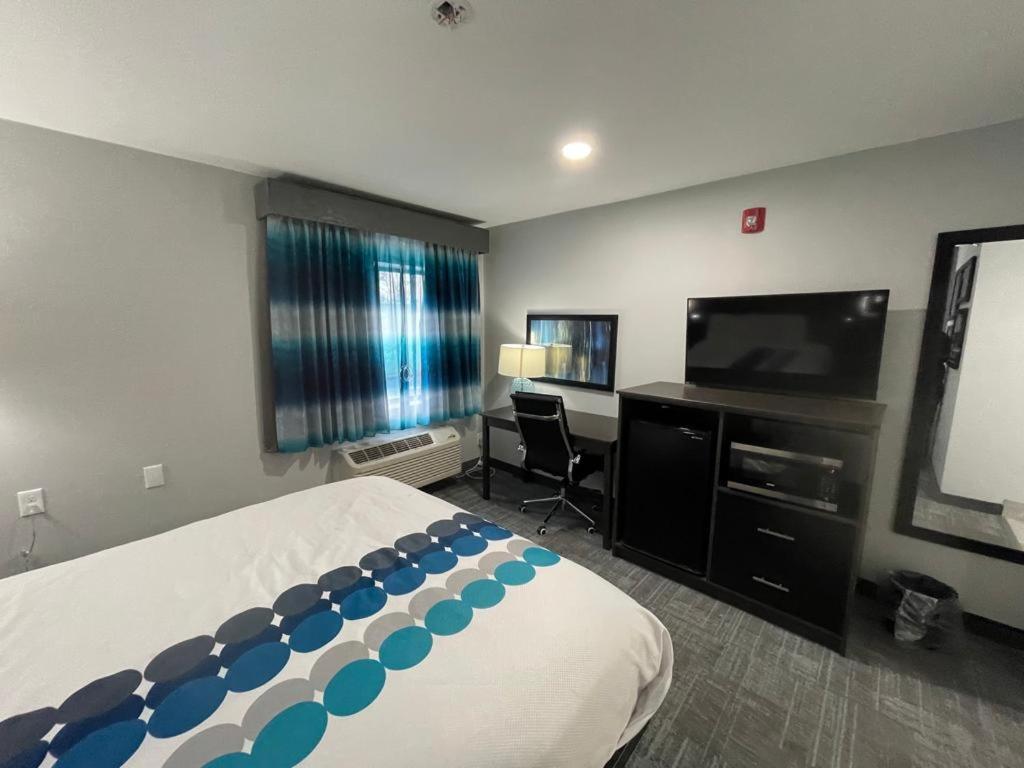 La Quinta Inn By Wyndham Indianapolis Airport Executive Dr Екстериор снимка