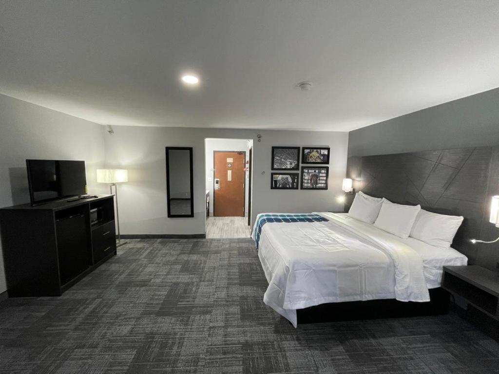 La Quinta Inn By Wyndham Indianapolis Airport Executive Dr Екстериор снимка