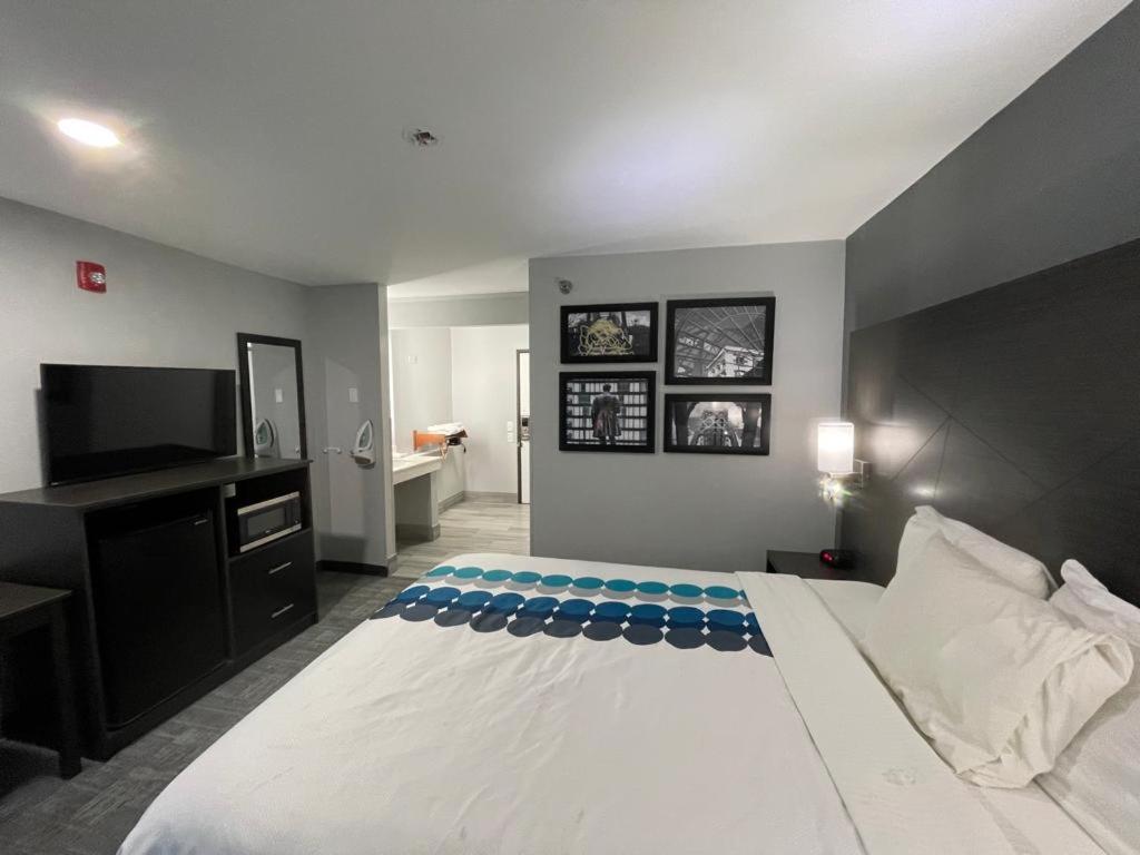 La Quinta Inn By Wyndham Indianapolis Airport Executive Dr Екстериор снимка