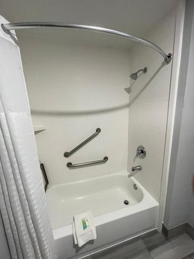 La Quinta Inn By Wyndham Indianapolis Airport Executive Dr Екстериор снимка