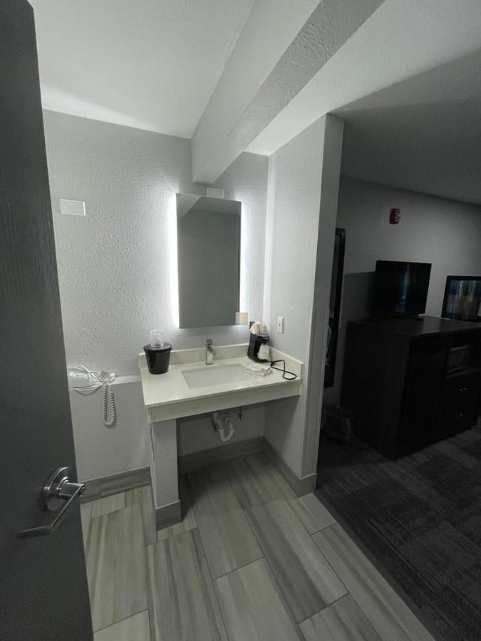La Quinta Inn By Wyndham Indianapolis Airport Executive Dr Екстериор снимка