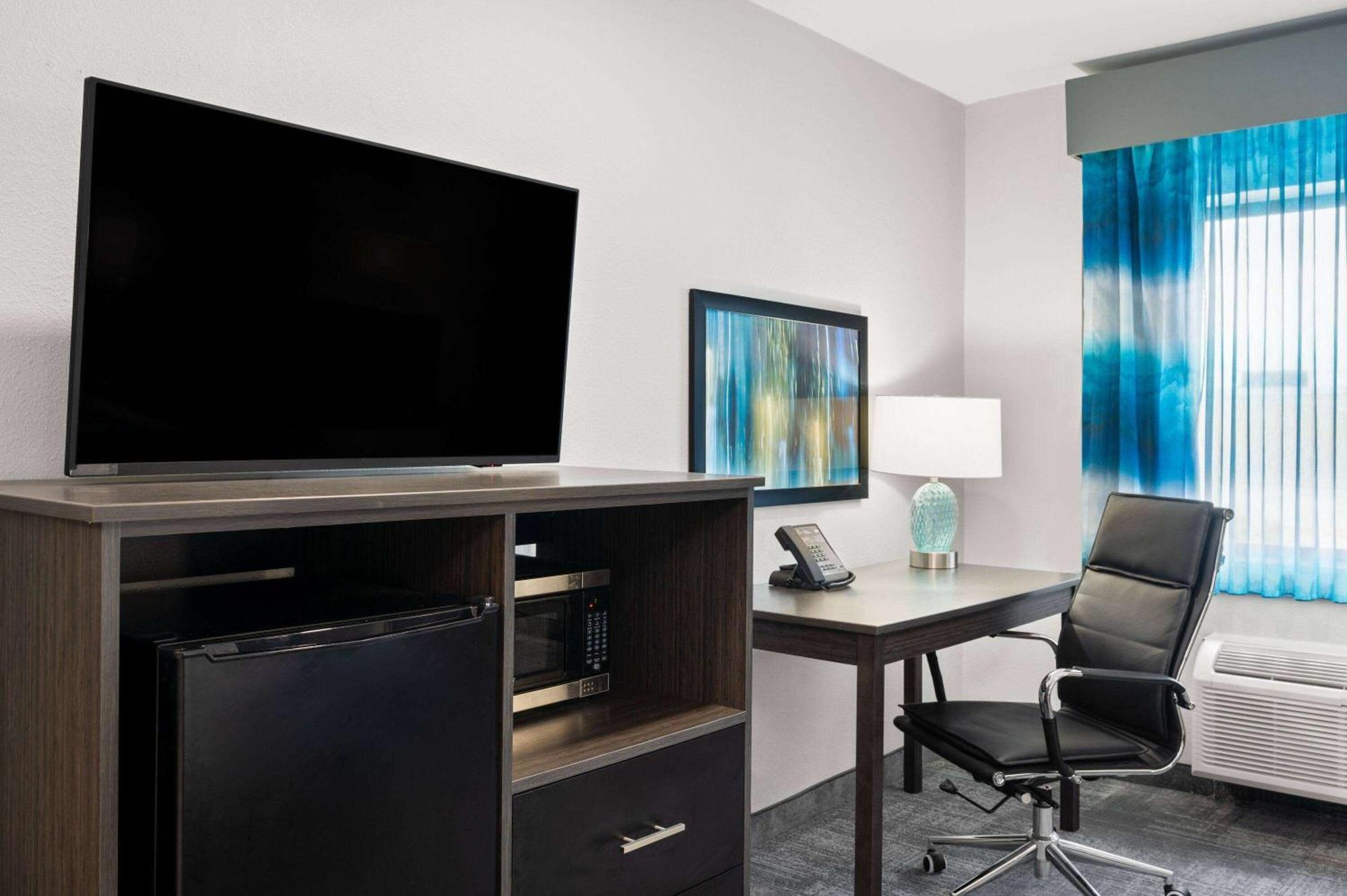 La Quinta Inn By Wyndham Indianapolis Airport Executive Dr Екстериор снимка