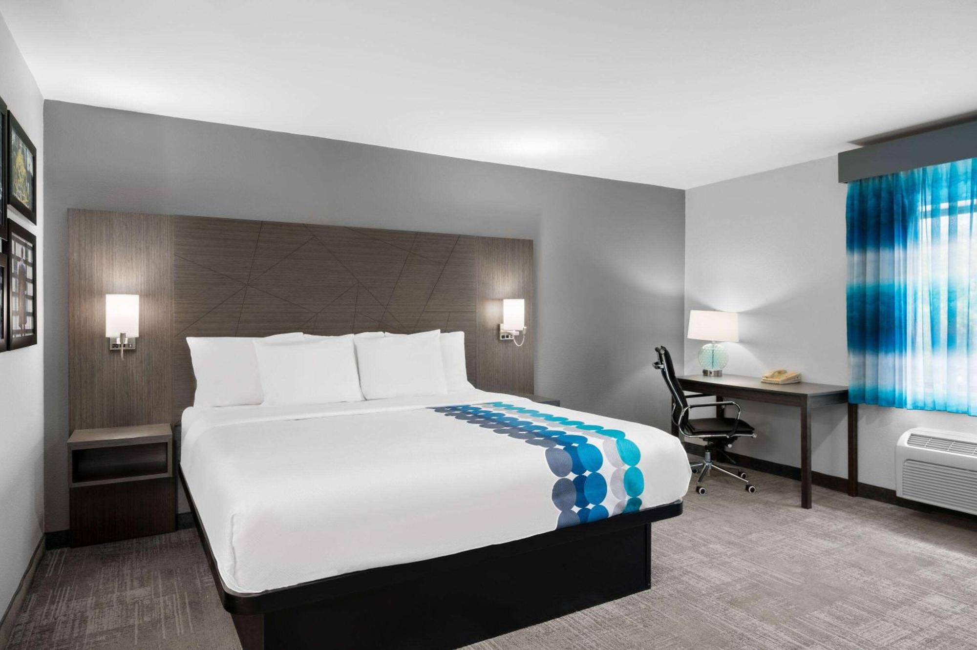 La Quinta Inn By Wyndham Indianapolis Airport Executive Dr Екстериор снимка