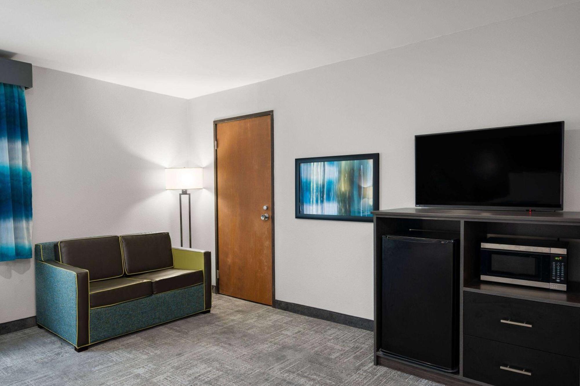 La Quinta Inn By Wyndham Indianapolis Airport Executive Dr Екстериор снимка