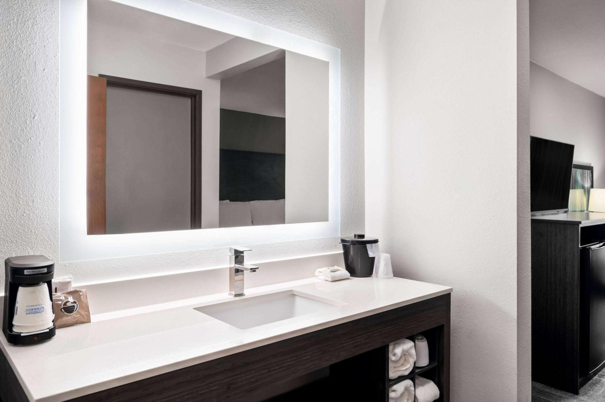 La Quinta Inn By Wyndham Indianapolis Airport Executive Dr Екстериор снимка