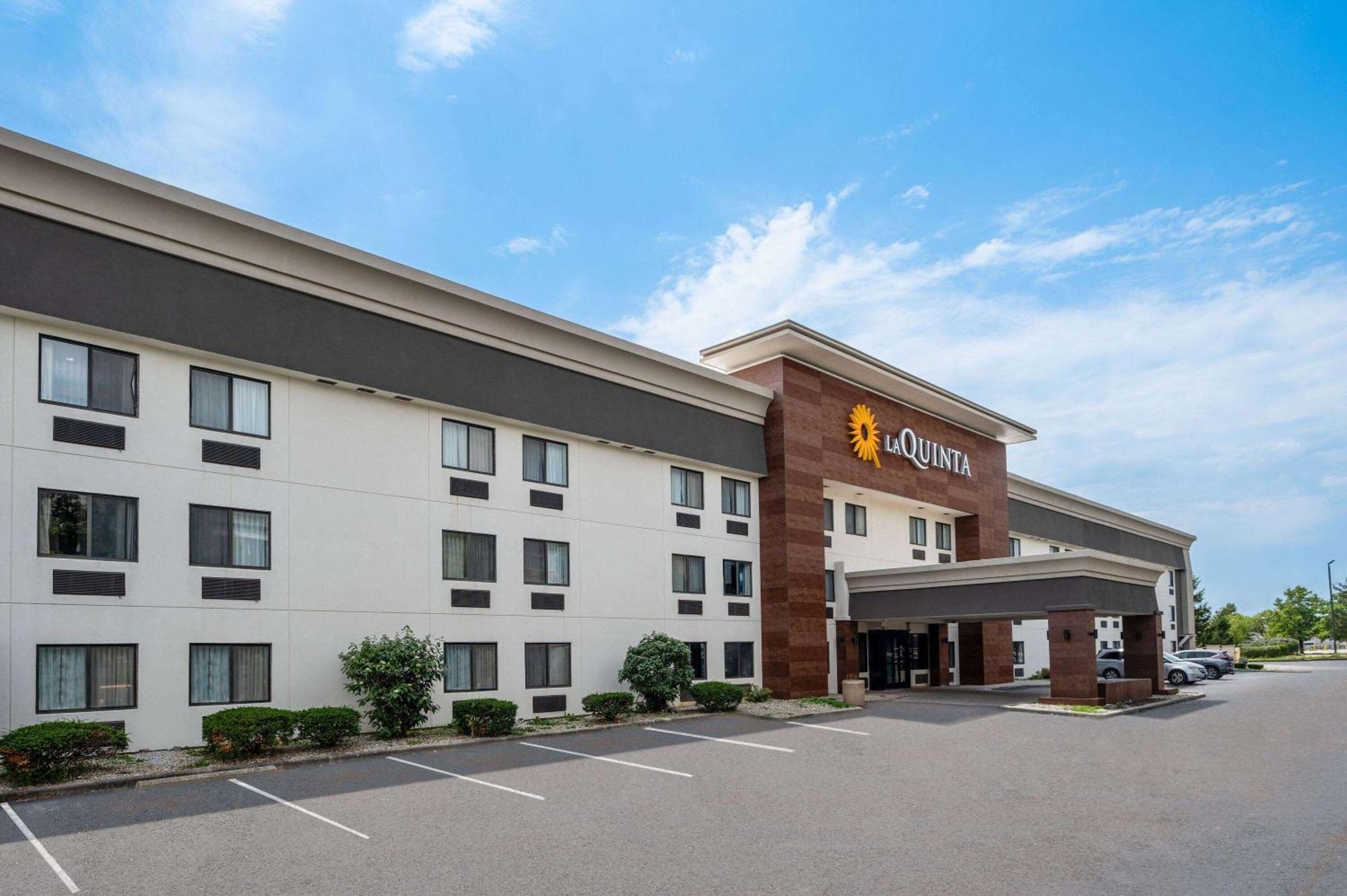 La Quinta Inn By Wyndham Indianapolis Airport Executive Dr Екстериор снимка