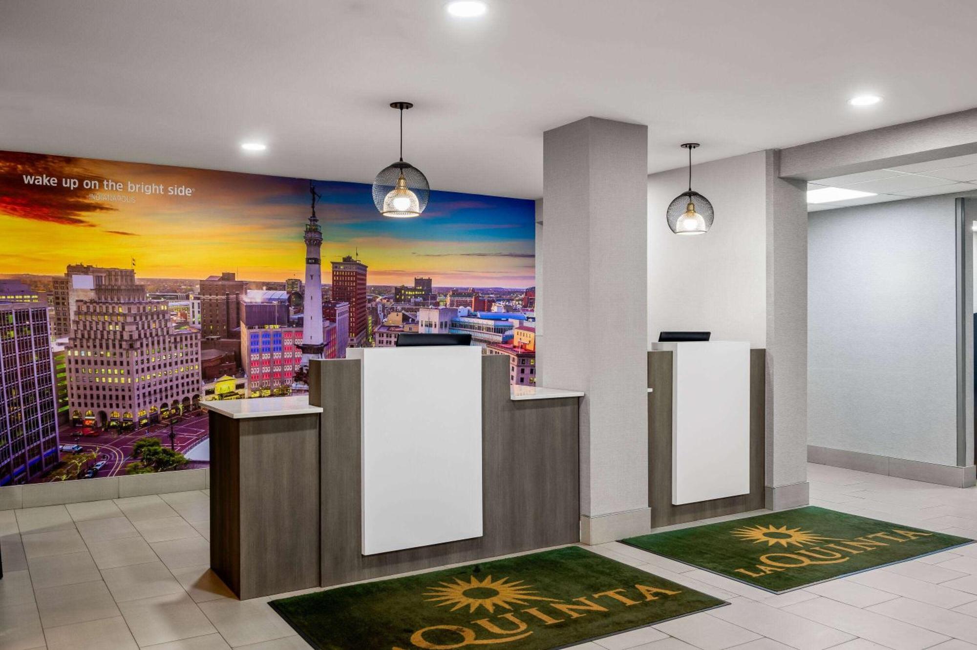 La Quinta Inn By Wyndham Indianapolis Airport Executive Dr Екстериор снимка