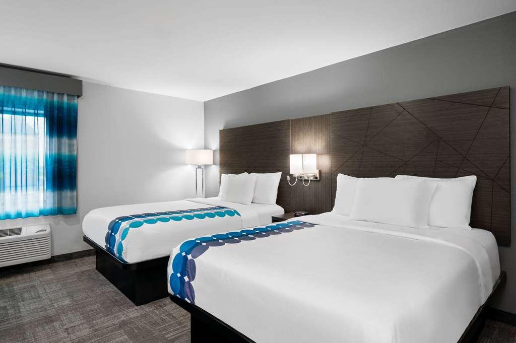 La Quinta Inn By Wyndham Indianapolis Airport Executive Dr Стая снимка