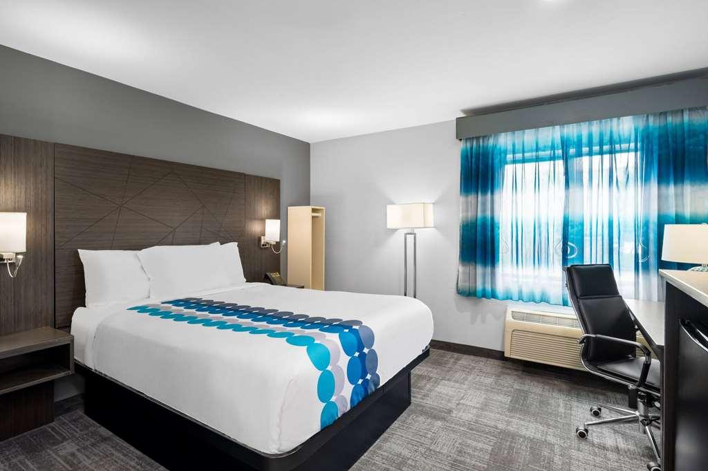La Quinta Inn By Wyndham Indianapolis Airport Executive Dr Стая снимка