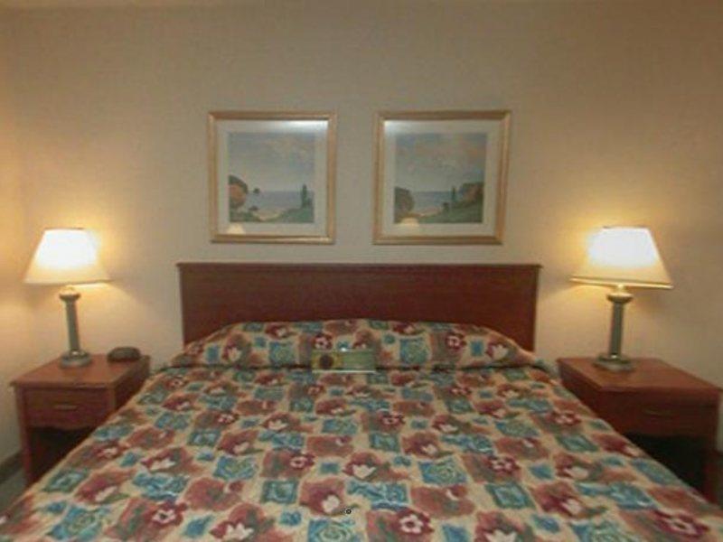 La Quinta Inn By Wyndham Indianapolis Airport Executive Dr Екстериор снимка