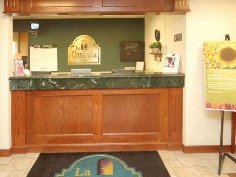 La Quinta Inn By Wyndham Indianapolis Airport Executive Dr Екстериор снимка