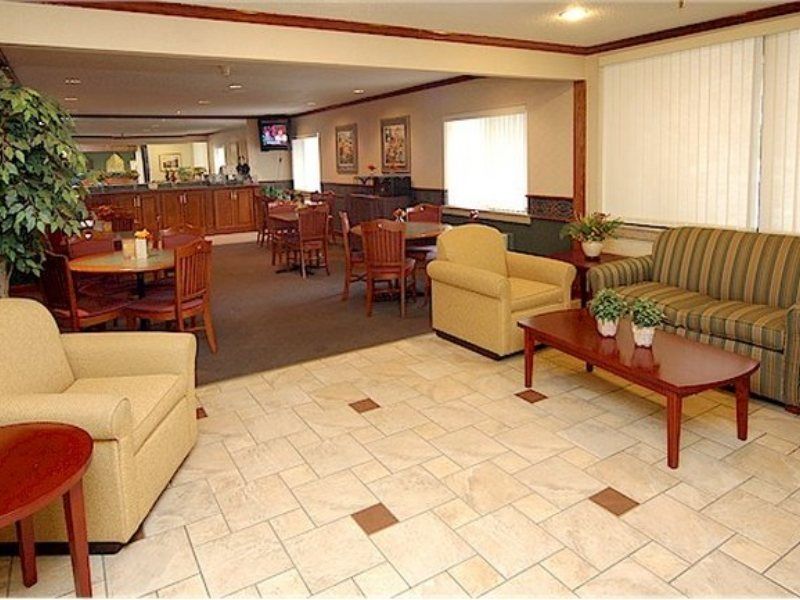 La Quinta Inn By Wyndham Indianapolis Airport Executive Dr Екстериор снимка