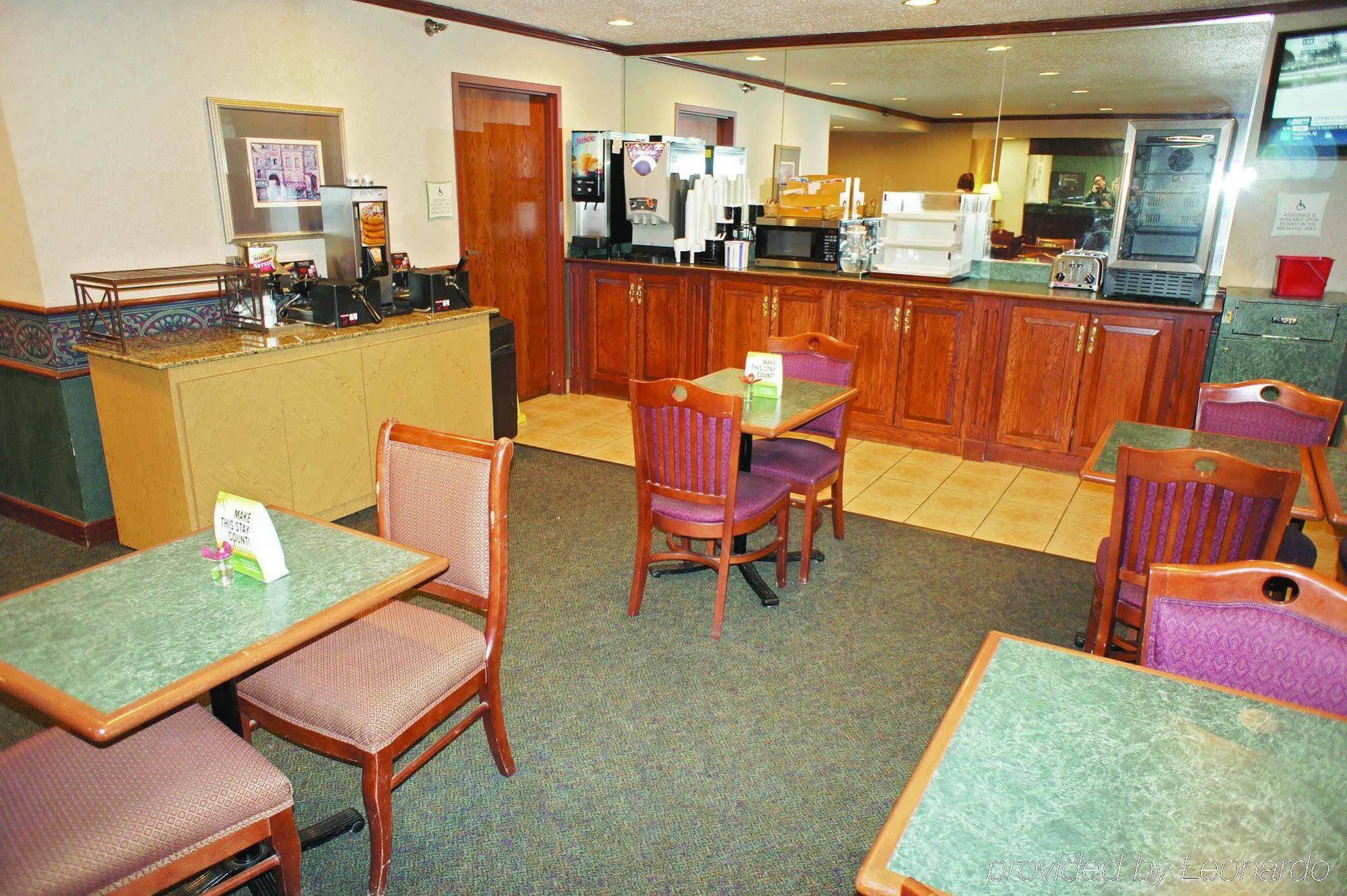 La Quinta Inn By Wyndham Indianapolis Airport Executive Dr Екстериор снимка