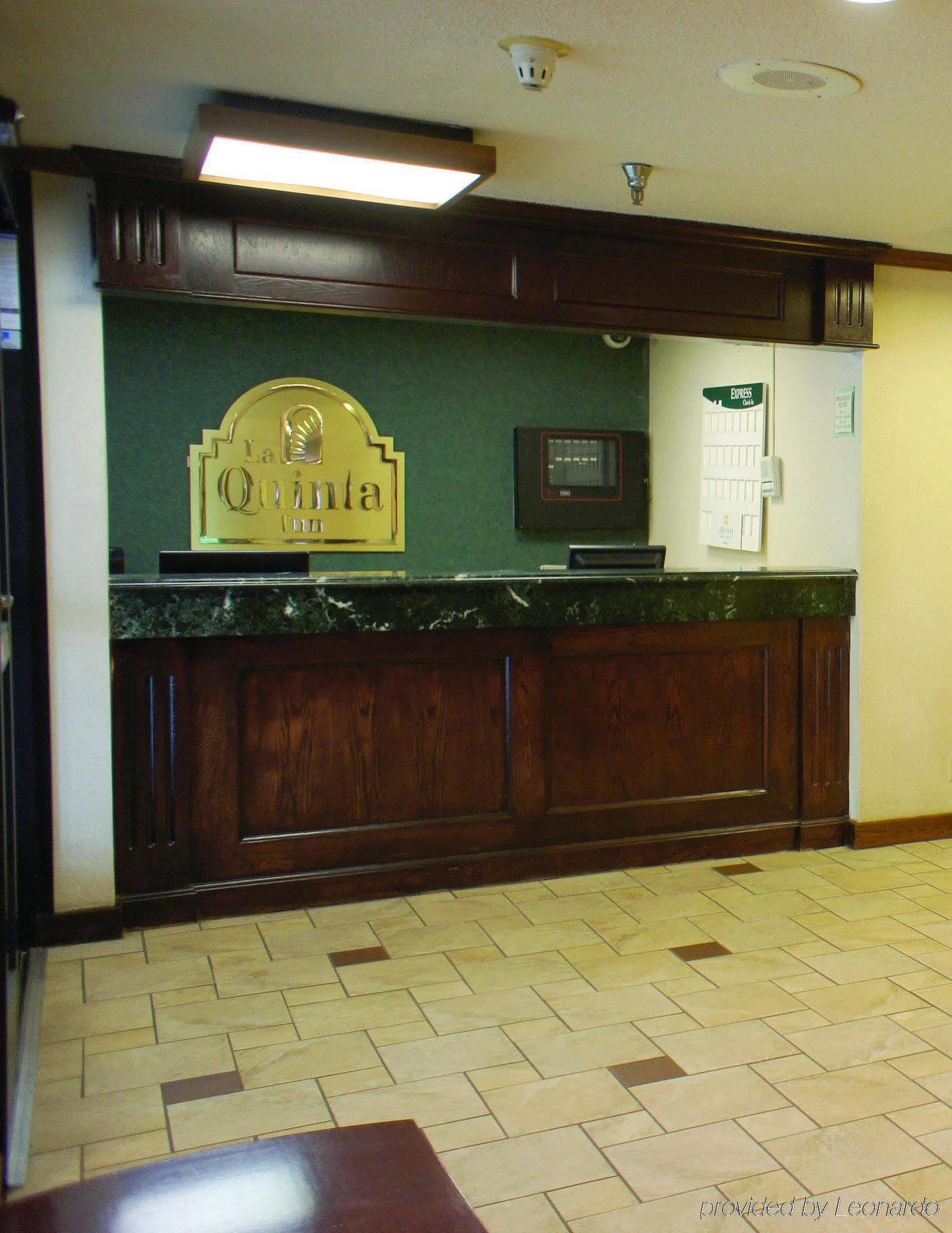 La Quinta Inn By Wyndham Indianapolis Airport Executive Dr Екстериор снимка