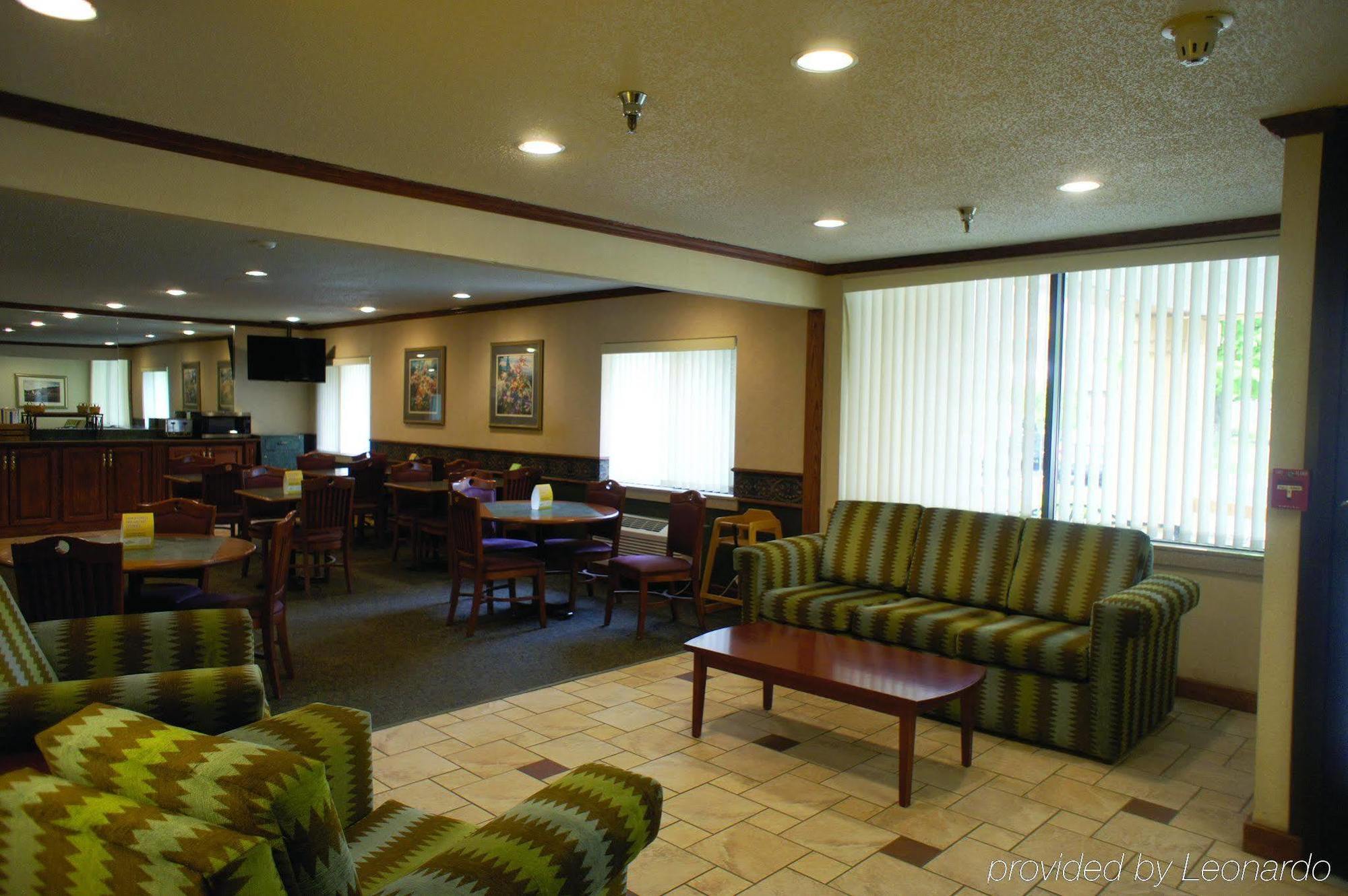 La Quinta Inn By Wyndham Indianapolis Airport Executive Dr Екстериор снимка